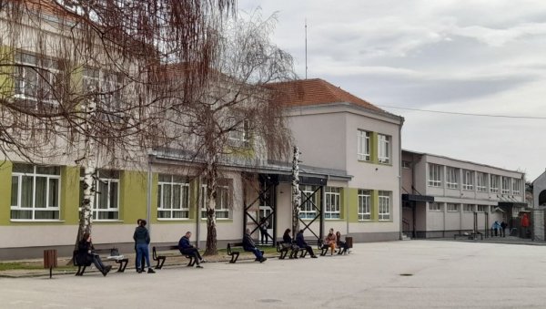 НАСТАВЉЕНА ВИШЕГОДИШЊА ТРАДИЦИЈА: Састанак са директорима лесковачких школа НАСТАВЉЕНА ВИШЕГОДИШЊА ТРАДИЦИЈА: Састанак са директорима лесковачких школа