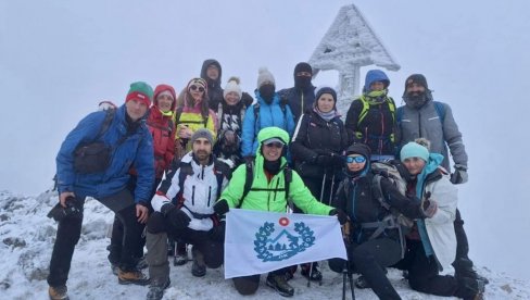 POSLE RTNJA, SAVLADALI BELJANICU: Paraćinci za koje nema zime na Bogojavljenskom usponu (FOTO) POSLE RTNJA, SAVLADALI BELJANICU: Paraćinci za koje nema zime na Bogojavljenskom usponu (FOTO)