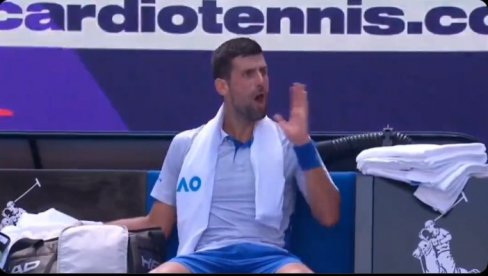 E, SAD ĆETE DA VIDITE! Novak Đoković besan na organizatore Australijan opena, a onda su ga iznervirali i oni (VIDEO) E, SAD ĆETE DA VIDITE! Novak Đoković besan na organizatore Australijan opena, a onda su ga iznervirali i oni (VIDEO)