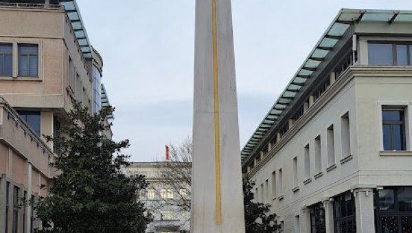 КУЧИ НЕЋЕ ВОЈВОДУ МИРКА: Траже да се споменик из центра Подгорице измести КУЧИ НЕЋЕ ВОЈВОДУ МИРКА: Траже да се споменик из центра Подгорице измести