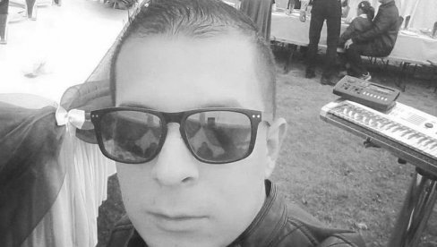 POGINUO MUZIČAR DEJAN MITROVIĆ: Jezivi detalji nesreće na Obrenovačkom putu POGINUO MUZIČAR DEJAN MITROVIĆ: Jezivi detalji nesreće na Obrenovačkom putu