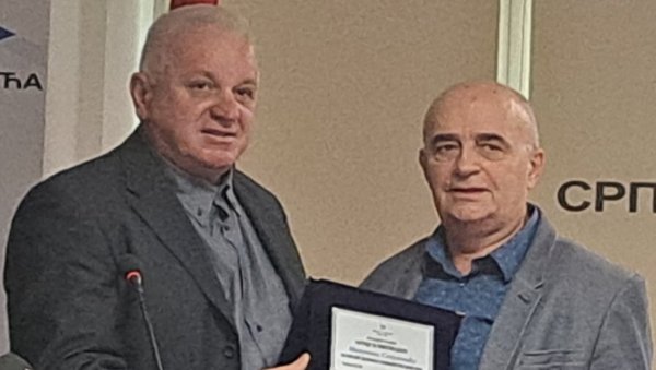 НОВИНАРУ НОВОСТИ НАГРАДА ЗА ЖИВОТНО ДЕЛО: Наш дописник Милутин Секуловић један је од лауреата Удружења новинара Црне Горе НОВИНАРУ НОВОСТИ НАГРАДА ЗА ЖИВОТНО ДЕЛО: Наш дописник Милутин Секуловић један је од лауреата Удружења новинара Црне Горе