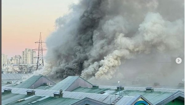 ГОРИ КИНЕСКИ ТРЖНИ ЦЕНТАР: Велики пожар у Блоку 70 на Новом Београду, чула се експлозија (ФОТО/ВИДЕО)