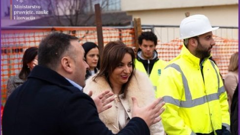 RADOVI NA PODGORIČKOJ ŠKOLI IDU PO PLANU: Ministarka prosvete Jakšić-Stojanović na gradilištu RADOVI NA PODGORIČKOJ ŠKOLI IDU PO PLANU: Ministarka prosvete Jakšić-Stojanović na gradilištu