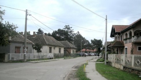 ZA KUPOVINU SEOSKE KUĆE: Izbeglicama 1,7 miliona dinara od Opštine Veliko Gradište ZA KUPOVINU SEOSKE KUĆE: Izbeglicama 1,7 miliona dinara od Opštine Veliko Gradište