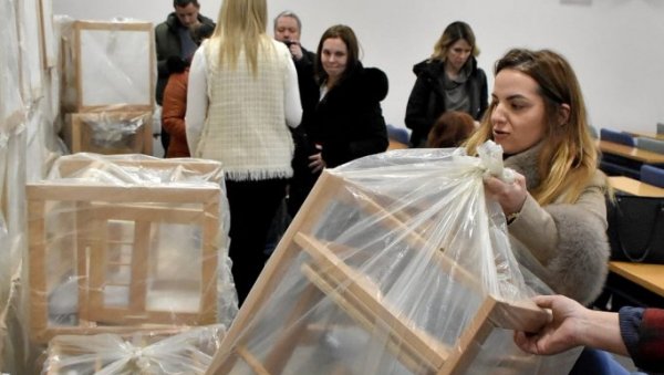 БЕСПЛАТНЕ ХРАНИЛИЦЕ ЗА БЕБЕ: Град Ваљево наставља са мерама подршке најмлађим суграђанима БЕСПЛАТНЕ ХРАНИЛИЦЕ ЗА БЕБЕ: Град Ваљево наставља са мерама подршке најмлађим суграђанима