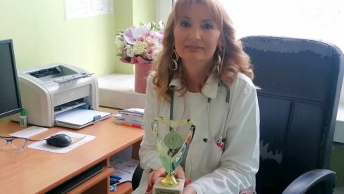 DR ALEKSANDRA ARAŠKOV IZ DOMA ZDRAVLJA U VRŠCU - NAJBOLJI PEDIJATAR U SRBIJI   Priznanje od pacijenata