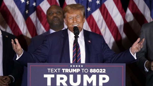 ТРАМП УПЕРИО ПРСТ У БАЈДЕНА: Он је одговоран за инвазију илегалних миграната ТРАМП УПЕРИО ПРСТ У БАЈДЕНА: Он је одговоран за инвазију илегалних миграната