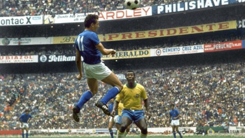 NESTVARNE SCENE U ITALIJI: Umrla istinska legenda fudbala, a na ulicama... (FOTO) NESTVARNE SCENE U ITALIJI: Umrla istinska legenda fudbala, a na ulicama... (FOTO)