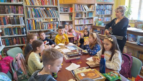 OSNOVCI  U PARAĆINSKOJ BIBLIOTECI: Povod – Međunarodni dan obrazovanja (FOTO)