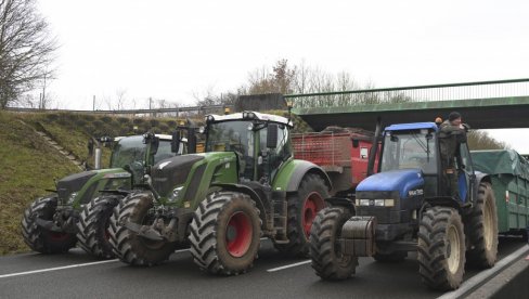 PAORE EU UJEDINIO PROTEST: Evropski ratari pred hartijom, formularima i računarima nedeljno provode između 9 i 15 sati