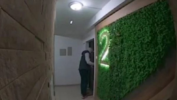 НОВОСАЂАНИ У СТРАХУ: Фантом са Детелинаре унео панику међу мештане, ако га видите зовите полицију (ВИДЕО) НОВОСАЂАНИ У СТРАХУ: Фантом са Детелинаре унео панику међу мештане, ако га видите зовите полицију (ВИДЕО)