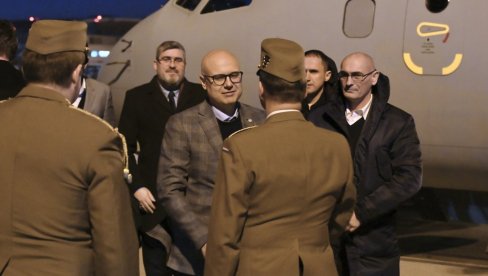 VUČEVIĆ DOPUTOVAO U BUDIMPEŠTU: Sastaće se sa ministrom odbrane Mađarske VUČEVIĆ DOPUTOVAO U BUDIMPEŠTU: Sastaće se sa ministrom odbrane Mađarske