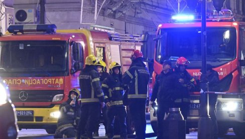 VATROGASCI IZVUKLI NEMOĆNU STARICU IZ POŽARA: Drama u Kragujevcu, zapalila se porodična kuća