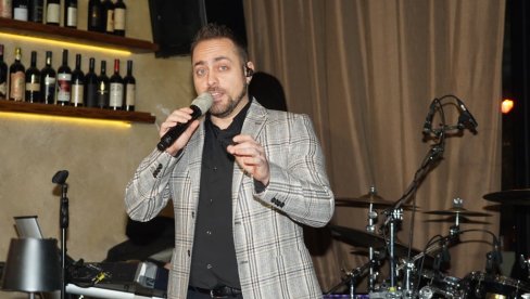 SVE ILI NIŠTA: Igor Simić promovisao nove pesme i istakao da muzička scena mora malo da se menja (FOTO) SVE ILI NIŠTA: Igor Simić promovisao nove pesme i istakao da muzička scena mora malo da se menja (FOTO)