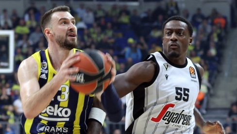 DOMINANTNO DO TITULE: Fenerbahče savladao Efes u finalu kupa Turske