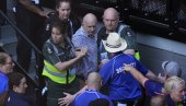 DRAMA U MELBURNU: Ovo je čovek zbog koga je prekinut meč Đokovića i Sinera DRAMA U MELBURNU: Ovo je čovek zbog koga je prekinut meč Đokovića i Sinera