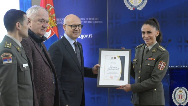 ОНА ЈЕ ПОНОС БЕЛЕ ЦРКВЕ: Признање за „Кобру“ Невену Јовановић од Министарства одбране ОНА ЈЕ ПОНОС БЕЛЕ ЦРКВЕ: Признање за „Кобру“ Невену Јовановић од Министарства одбране