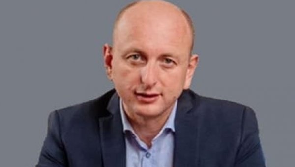 НИКАД СЕ ПОНОСНИЈЕ НИСАМ ОСЕЋАО ШТО САМ СРБИН КАО ЈУЧЕ Кнежевић поручио: До јуче мала Србија, данас је постала лидер неприкосновеног света НИКАД СЕ ПОНОСНИЈЕ НИСАМ ОСЕЋАО ШТО САМ СРБИН КАО ЈУЧЕ Кнежевић поручио: До јуче мала Србија, данас је постала лидер неприкосновеног света
