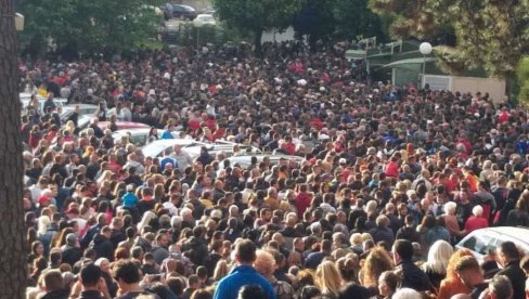 SRPSKI GOVORI VEĆINA ĐETIĆA: Sumnja među građanima Crne Gore zbog neobjavljivanja rezultata popisa SRPSKI GOVORI VEĆINA ĐETIĆA: Sumnja među građanima Crne Gore zbog neobjavljivanja rezultata popisa