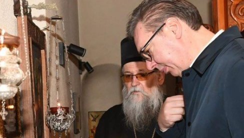 OBILAZAK OVAKVIH SVETINJA ČUVA NAŠU TRADICIJU KOJU PRENOSIMO BUDUĆIM GENERACIJAMA: Predsednik Vučić nakon posete manastiru Lepčince (FOTO) OBILAZAK OVAKVIH SVETINJA ČUVA NAŠU TRADICIJU KOJU PRENOSIMO BUDUĆIM GENERACIJAMA: Predsednik Vučić nakon posete manastiru Lepčince (FOTO)