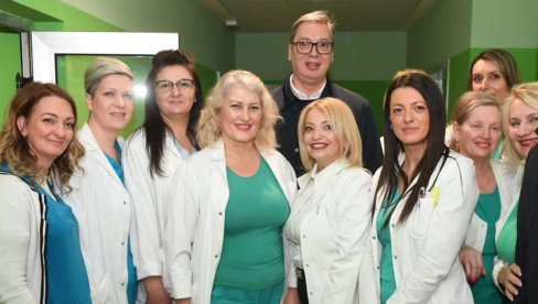 PREDSEDNIK POSEBNO ZAHVALIO MEDICINSKOM OSOBLJU: Ulažemo sve napore da obezbedimo vrhunsku zdravstvenu negu trudnica, porodilja i beba (FOTO) PREDSEDNIK POSEBNO ZAHVALIO MEDICINSKOM OSOBLJU: Ulažemo sve napore da obezbedimo vrhunsku zdravstvenu negu trudnica, porodilja i beba (FOTO)