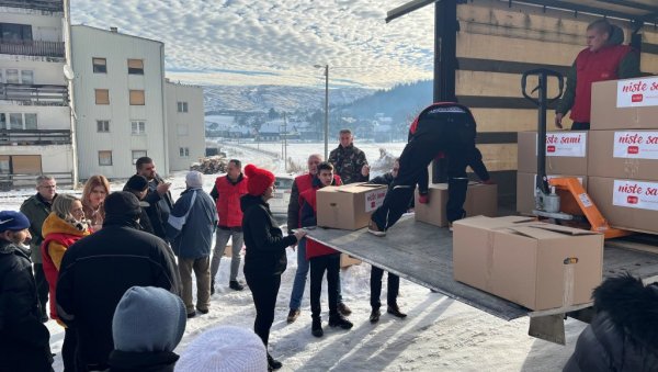 АКЦИЈА „НИСТЕ САМИ“ ПОНОВО У ГЛАМОЧУ И БОСАНСКОМ ГРАХОВУ Триван: Ово је честит и добар народ који ме увек испуни снагом и топлином АКЦИЈА „НИСТЕ САМИ“ ПОНОВО У ГЛАМОЧУ И БОСАНСКОМ ГРАХОВУ Триван: Ово је честит и добар народ који ме увек испуни снагом и топлином