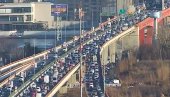 POČEO KOLAPS U BEOGRADU: Haos u Kneza Miloša, sve stoji, vozila mile na auto-putu (FOTO) POČEO KOLAPS U BEOGRADU: Haos u Kneza Miloša, sve stoji, vozila mile na auto-putu (FOTO)