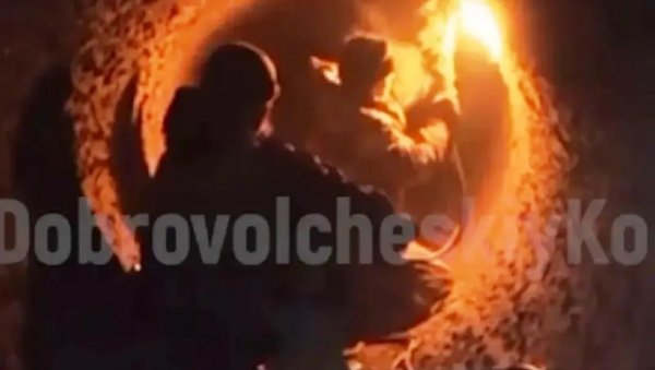 ПОГЛЕДАЈТЕ – КАКО СУ РУСИ СЛОМИЛИ ОДБРАНУ У АВДЕЈЕВКИ: Јуришне јединице ветерана ушле кроз цев у утврђење “Царска охота”(ФОТО/ВИДЕО) ПОГЛЕДАЈТЕ – КАКО СУ РУСИ СЛОМИЛИ ОДБРАНУ У АВДЕЈЕВКИ: Јуришне јединице ветерана ушле кроз цев у утврђење “Царска охота”(ФОТО/ВИДЕО)