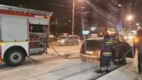 GORI AUTOMOBIL NA BANOVOM BRDU: Požeška ulica prekrivena dimom GORI AUTOMOBIL NA BANOVOM BRDU: Požeška ulica prekrivena dimom