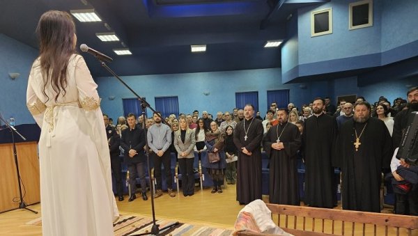 ОСНОВЦИМА И СРЕДЊОШКОЛЦИМА УРУЧЕНЕ НАГРАДЕ: Светосавска академија у Угљевику ОСНОВЦИМА И СРЕДЊОШКОЛЦИМА УРУЧЕНЕ НАГРАДЕ: Светосавска академија у Угљевику