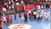 HAOS NA RUKOMETNOM MEČU: Igrači napali sudiju, petorica privedeno, pa dobili medalje (VIDEO)