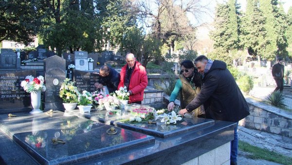 У ТРЕБИЊУ ОБЕЛЕЖЕНА 31 ГОДИНА ОД СМРТИ СРЂАНА АЛЕКСИЋА Не осуђујем Срђанове убице, осуђујем оне који свађају људе У ТРЕБИЊУ ОБЕЛЕЖЕНА 31 ГОДИНА ОД СМРТИ СРЂАНА АЛЕКСИЋА Не осуђујем Срђанове убице, осуђујем оне који свађају људе