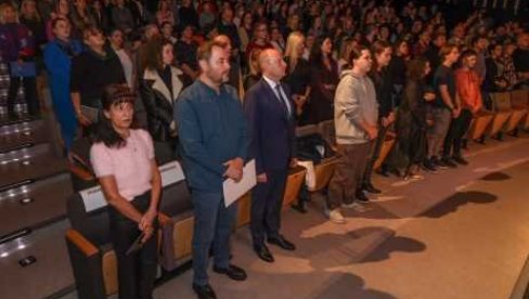 GRADONAČELNIK NOVOG SADA MILAN ĐURIĆ NA SVEČANOM OBELEŽAVANJU ŠKOLSKE SLAVE: Grad nastavlja da ulaže u obrazovanje GRADONAČELNIK NOVOG SADA MILAN ĐURIĆ NA SVEČANOM OBELEŽAVANJU ŠKOLSKE SLAVE: Grad nastavlja da ulaže u obrazovanje