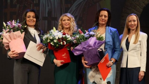 „НИКОЛА БРАШОВАН“ ЗА ТРИ ДАМЕ: У Вршцу уручене награде заслужним просветарима „НИКОЛА БРАШОВАН“ ЗА ТРИ ДАМЕ: У Вршцу уручене награде заслужним просветарима