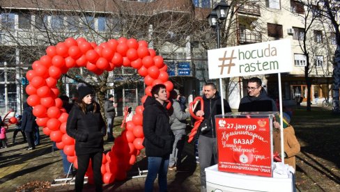 ZA DECU  PATULJASTOG RASTA: Humanitarnoj „Ulica otvorenog srca“ u Kikindi podršku dala i ministarka Darija Kisić (Foto)