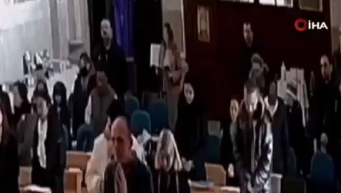 KAMERE ZABELEŽILE MOMENAT NAPADA: Pogledajte uznemirujući snimak iz Istanbula (VIDEO) KAMERE ZABELEŽILE MOMENAT NAPADA: Pogledajte uznemirujući snimak iz Istanbula (VIDEO)