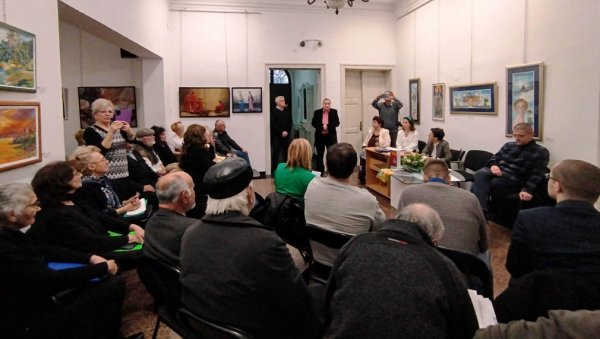 ПОЧЕО СВЕТОСАВСКИ ПЕСНИЧКИ МАРАТОН: У Параћину песници из десетак градова Србије и гост из Српске (ФОТО) ПОЧЕО СВЕТОСАВСКИ ПЕСНИЧКИ МАРАТОН: У Параћину песници из десетак градова Србије и гост из Српске (ФОТО)