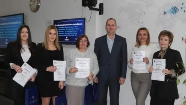 НАПРАВИЛЕ СОФТВЕР ЗА СВОЈЕ ЂАКЕ: Награђене наставнице основне школе из Јасенова НАПРАВИЛЕ СОФТВЕР ЗА СВОЈЕ ЂАКЕ: Награђене наставнице основне школе из Јасенова