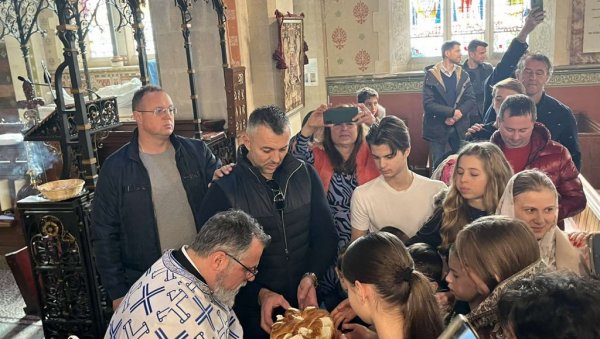СВЕТОГ САВУ ПРОСЛАВИЛИ И НА АЗУРНОЈ ОБАЛИ: Окосница прославе ученици из Нице и Кана СВЕТОГ САВУ ПРОСЛАВИЛИ И НА АЗУРНОЈ ОБАЛИ: Окосница прославе ученици из Нице и Кана