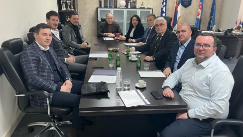 RAD MEDICINSKE KOMISIJE PO STANDARDIMA UEFA: Čelnici FSS pružili podršku u ostvarivanju planova iz oblasti zdravstvene zaštite RAD MEDICINSKE KOMISIJE PO STANDARDIMA UEFA: Čelnici FSS pružili podršku u ostvarivanju planova iz oblasti zdravstvene zaštite