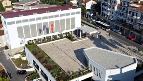 PREVAZIĐENA MIMOILAŽENJA: Zakazan nastavak sednice hercegnovske Skupštine PREVAZIĐENA MIMOILAŽENJA: Zakazan nastavak sednice hercegnovske Skupštine