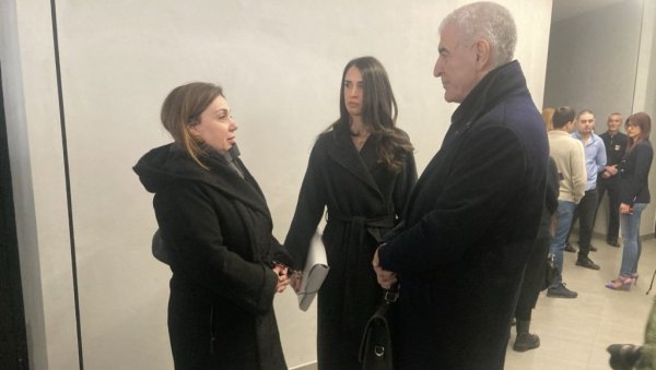 ЧЕМУ СВЕ ОВО, СУМАНУТО ЈЕ ВОДИТИ ОВАКАВ ПОСТУПАК Заступник Кецмановића тражи да се прекине парница: Трошкови су енормни ЧЕМУ СВЕ ОВО, СУМАНУТО ЈЕ ВОДИТИ ОВАКАВ ПОСТУПАК Заступник Кецмановића тражи да се прекине парница: Трошкови су енормни