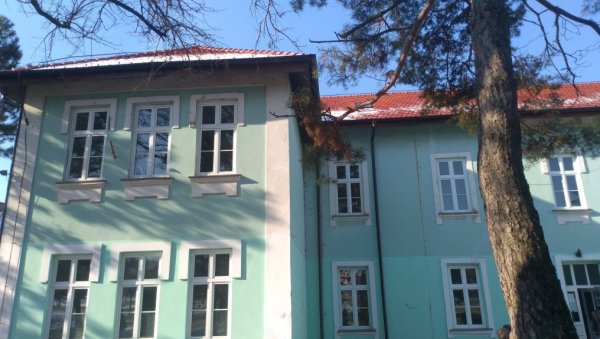 СИРЕ ПОД ОБНОВЉЕНИМ КРОВОМ: Обимна улагања прошле године у Пољопривредној школи у Пожаревцу СИРЕ ПОД ОБНОВЉЕНИМ КРОВОМ: Обимна улагања прошле године у Пољопривредној школи у Пожаревцу