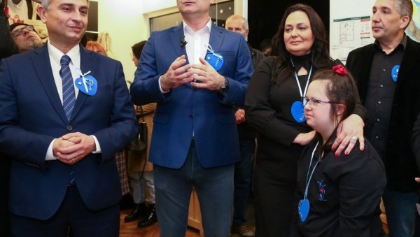 ЗВУЦИ СРЦА ВЕЋ ОТКУЦАЛИ ГОДИНУ ДАНА: Јединствени инклузивни клуб у Суботици с пријатељима прославио рођендан ЗВУЦИ СРЦА ВЕЋ ОТКУЦАЛИ ГОДИНУ ДАНА: Јединствени инклузивни клуб у Суботици с пријатељима прославио рођендан