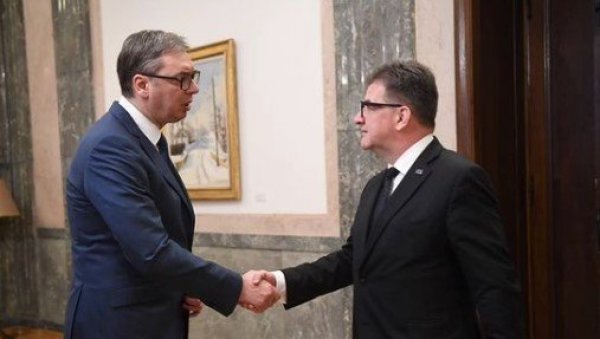 ФОРМИРАЊЕ ЗСО, ОДРЖАВАЊЕ ИЗБОРА И ЗАУСТАВЉАЊЕ ПРОВОКАЦИЈА ПРИШТИНЕ: Председник Вучић се огласио након састанка са Лајчаком (ФОТО) ФОРМИРАЊЕ ЗСО, ОДРЖАВАЊЕ ИЗБОРА И ЗАУСТАВЉАЊЕ ПРОВОКАЦИЈА ПРИШТИНЕ: Председник Вучић се огласио након састанка са Лајчаком (ФОТО)