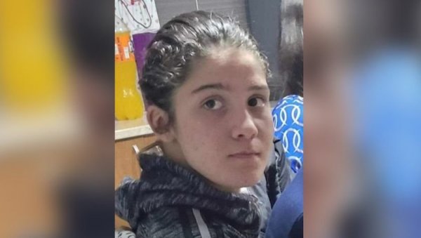 АПЕЛ СЕ ШИРИ ДРУШТВЕНИМ МРЕЖАМА: Молба Емине Гајин добрим људима - Делите објаву, да што пре нађемо Јелену (15) АПЕЛ СЕ ШИРИ ДРУШТВЕНИМ МРЕЖАМА: Молба Емине Гајин добрим људима - Делите објаву, да што пре нађемо Јелену (15)