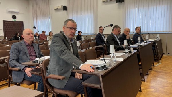 АФАЛТ ЧЕКА ПРОЛЕЋЕ: Ново рухо за важне саобраћајнице у Горњем Милановцу АФАЛТ ЧЕКА ПРОЛЕЋЕ: Ново рухо за важне саобраћајнице у Горњем Милановцу