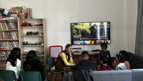 ПОСЕТА ПРИХВАТИЛИШТУ ЗА ДЕЦУ: Повереница за заштиту равноправности Бранкица Јанковић са сарадницима обишла малишане ПОСЕТА ПРИХВАТИЛИШТУ ЗА ДЕЦУ: Повереница за заштиту равноправности Бранкица Јанковић са сарадницима обишла малишане