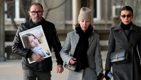 NIJE IH BRIGA ZA STRADALU DECU: Anđelko Aćimović, otac ubijene Angeline, o suđenju Kecmanovićima - Kao dva robota, bez emocija , bez suza NIJE IH BRIGA ZA STRADALU DECU: Anđelko Aćimović, otac ubijene Angeline, o suđenju Kecmanovićima - Kao dva robota, bez emocija , bez suza